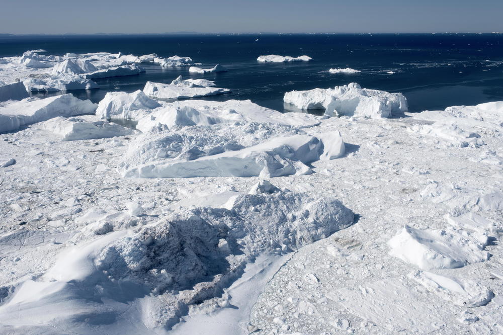 APOKALIPSA DOLAZI POLA VEKA RANIJE: Najnovija očitavanja otapanja glečera na Grenlandu šokirala naučnike, za dan nestalo 12 milijardi tona leda (VIDEO)