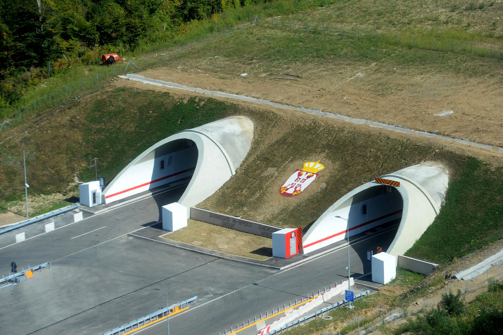 TUNEL BRANČIĆ DUŽINE 945 METRA MUČIO JE GRADITELJE, A SADA SPREMNO ČEKA PUTNIKE! Ovo je najveće čudo novog auto-puta Miloš Veliki!