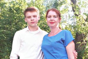 RUSKI TINEJDŽER UBIO SEKIROM PETORO: Monstrum masakrirao porodicu da ga ne žale kad se ubije!