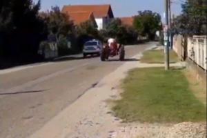 HIT SNIMAK! NASMEJAĆETE SE KAD VIDITE OVU POLICIJSKU POTERU SA DRUMA U SRBIJI: Traktorista bežao od patrole, kad su pokušali da ga zaustave on dodao gas i nastavio da beži (VIDEO)