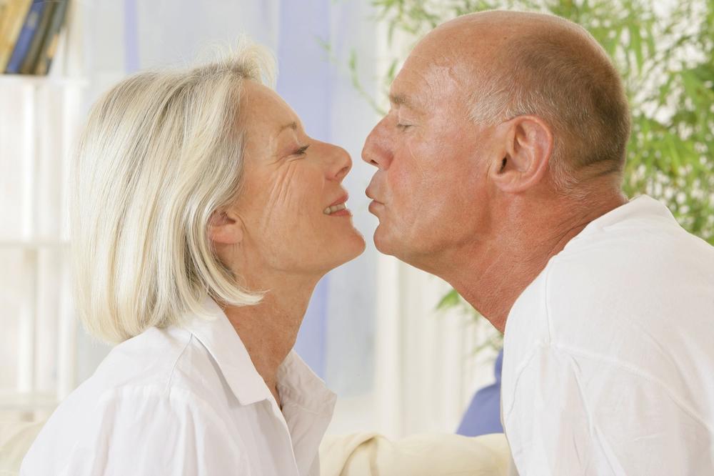 starci, stariji ljudi, seks, poljubac, seks staraca, penzioneri, ljubav, ljubav penzionera