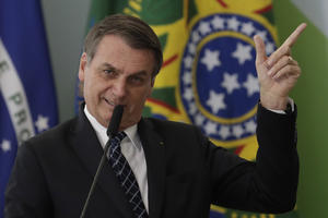 BOLSONARU SMETAJU KRITIKE: Napao bivšu predsednicu Čilea, optužio je da se meša u unutrašnju politiku Brazila!