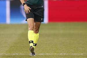 OSEĆALA SAM SE ZAROBLJENO: Fudbalski sudija rešio da promeni pol, od sada će deliti pravdu kao žena! FOTO