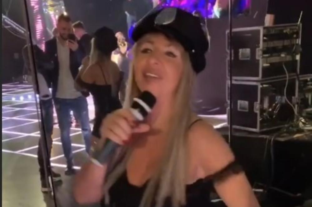 SVAKU NOĆ M*STURBIRAM NA TVOJE SLIKE! Blondi od NJEGA primila bezobraznu poruku, ali njen odgovor će vas ZAKUCATI (FOTO)