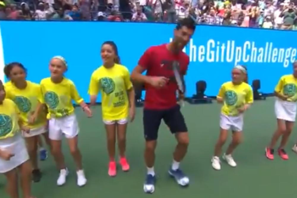 PONOVO POKAZAO KOLIKO JE VELIKI ČOVEK: Novak Đoković sa klincima plesao na US Openu i oduševio sve prisutne! Kakva LJUDINA (VIDEO)