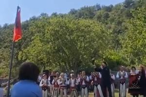 CRNA GORA SLAVI ALBANSKOG HEROJA: U Tuzima postavili spomenik Ded Đon Luliju, koji je vodio ustanak protiv Crnogoraca (VIDEO)