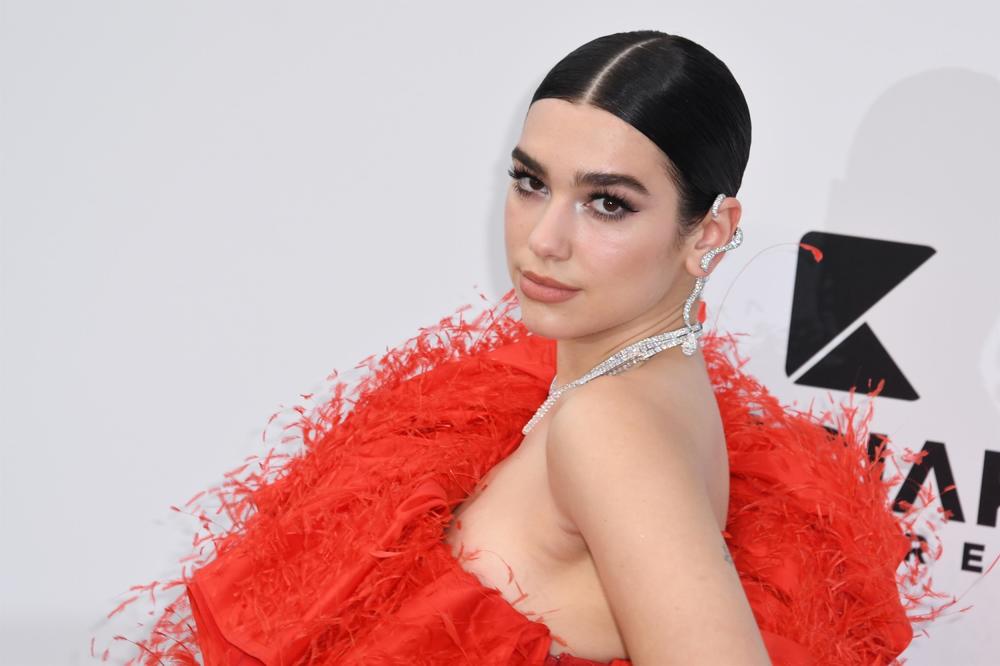 VELIKOALBANKA SHVATILA ŠTA JE URADILA, PA OKRENULA SKROZ PRIČU: Evo kako je Dua Lipa pokušala da se izvadi! (FOTO)