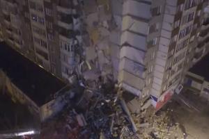 HOROR U RUSIJI: Urušila se zgrada u Novosibirsku, 3 mrtva tela izvučena iz ruševina!