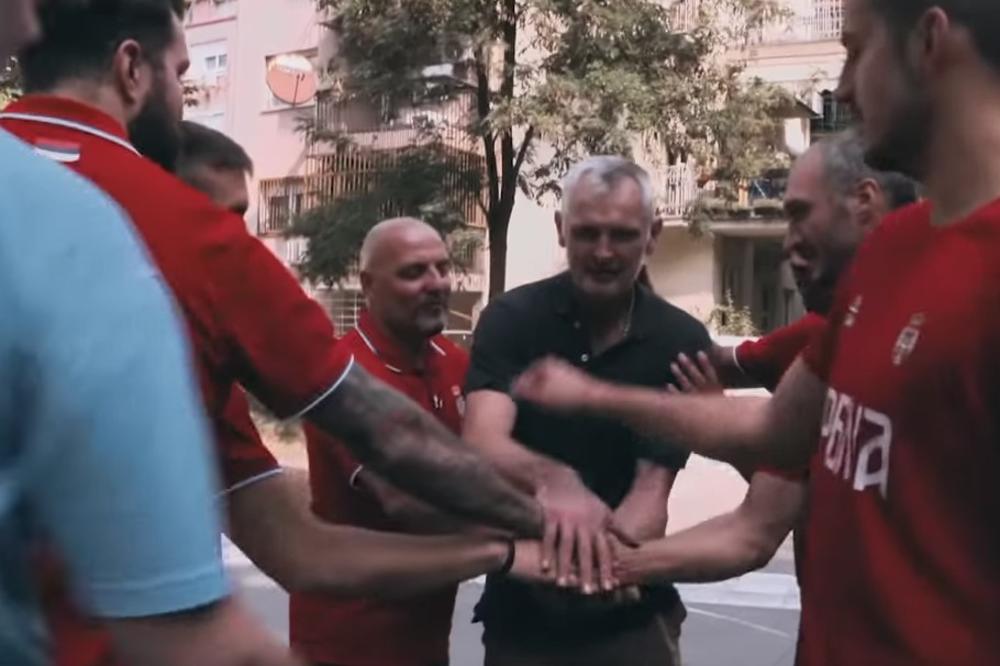 KOMŠIJA PASPALJ: Pogledajte kako su Saša Đorđević i reprezentativci Srbije iznenadili legendu naše košarke! VIDEO