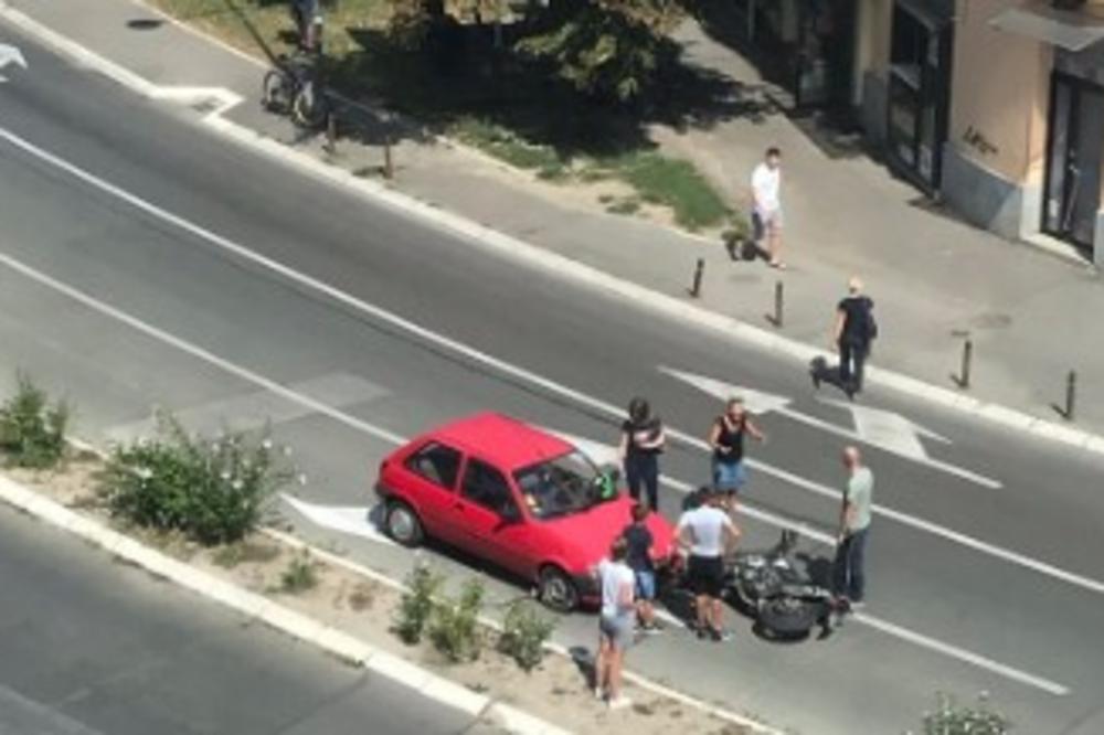 DŽUMBUS U NOVOM SADU: Oboren motociklista, žena kolima ušla u ulicu u suprotnom smeru (FOTO)