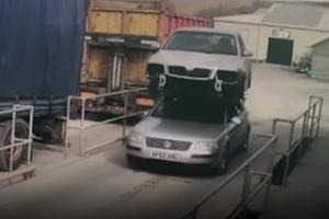 NEMA KOČENJA! OVO JOŠ NIKOM NIJE PALO NA PAMET: Vozio auto sa drugim kolima na krovu! Policija i sud u neverici! (VIDEO)