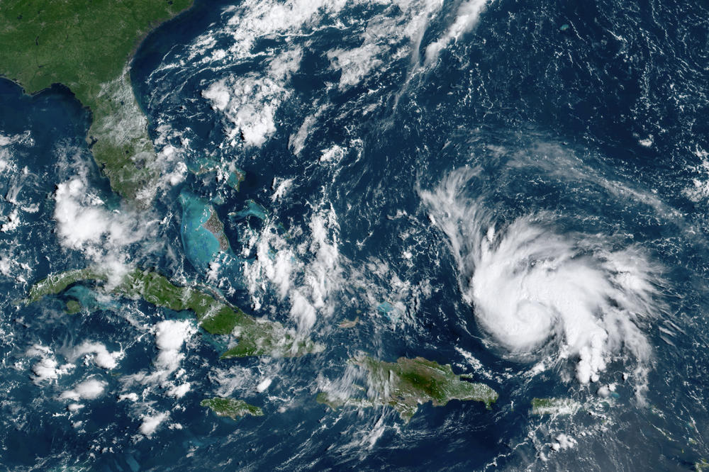 URAGAN DORIJAN PREŠAO U KATEGORIJU 4: Izuzetno opasna oluja juriša prema SAD, jačina vetra ide i do 225 km na čas, a evo kada će pogoditi Floridu! (VIDEO)