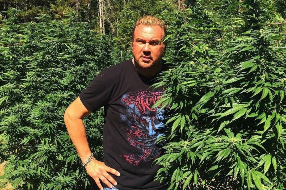 AMERIČKI MILIONER DON MARIHUANA NA SLICI SA ZAEVIM: Napraviću od Makedonije 1. evropsku kanabis supersilu! (FOTO)