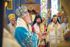 PROSLAVA OSAM VEKOVA AUTOKEFALNOSTI SPC U SAD: Pričestili se episkopi Moskovske  i Carigradske patrijaršije