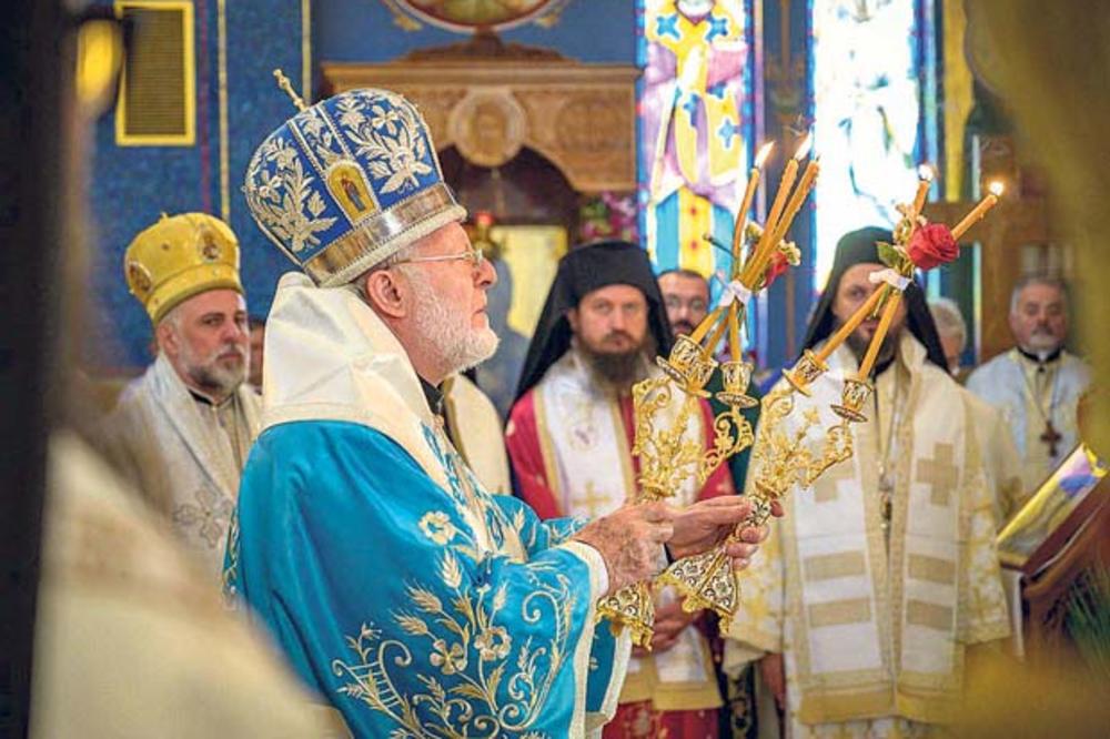 PROSLAVA OSAM VEKOVA AUTOKEFALNOSTI SPC U SAD: Pričestili se episkopi Moskovske  i Carigradske patrijaršije