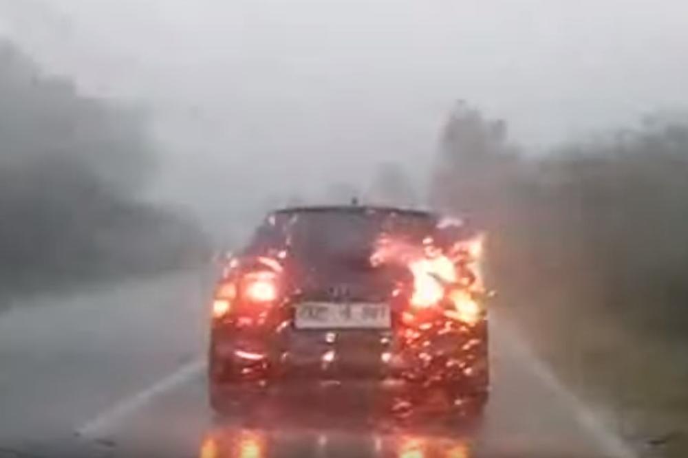 NEVREME STIGLO U BiH: Vozači se zbog kiše zaustavljali na putu, preko Manjače bilo najgore (VIDEO)