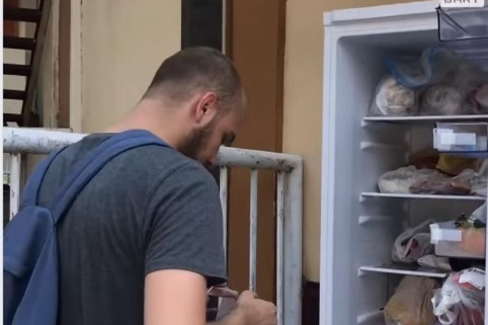 HRANE GLADNE I ŠALJU VAŽNU PORUKU! Dvojica Sarajlija postavila pun frižider na ulici: Ko nema neka uzme, halal je (VIDEO)