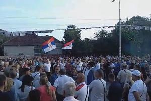 OGROMNO INTERESOVANJE ZA POSETU VUČIĆA MEDVEĐI: Mnogi građani ostali ispred sportske hale (KURIR TV)