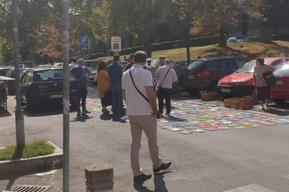 NISU DOBILI DOZVOLE ZA RAD: Prodavci polovnih udžbenika blokirali Kosovsku (KURIR TV)
