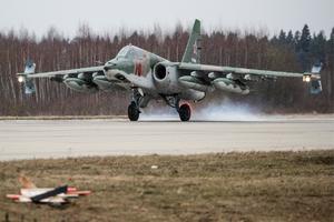 RUSKI SUHOJ PAO NA KAVKAZU: Su-25 se 3 metra zario u zemlju! Oba pilota na mestu poginula
