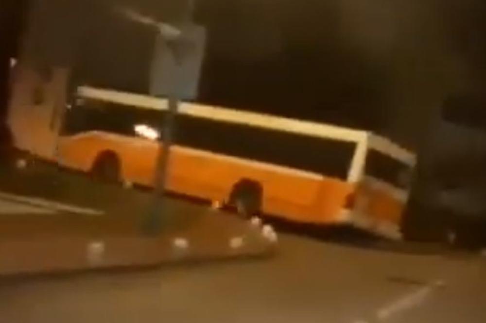 UKRALI AUTOBUS, PA DIVLJALI PO DUBROVNIKU: Rušili su sve pred sobom, umalo se prevrnuli, a onda razlupano vozilo ostavili na ulici i pobegli! (VIDEO)