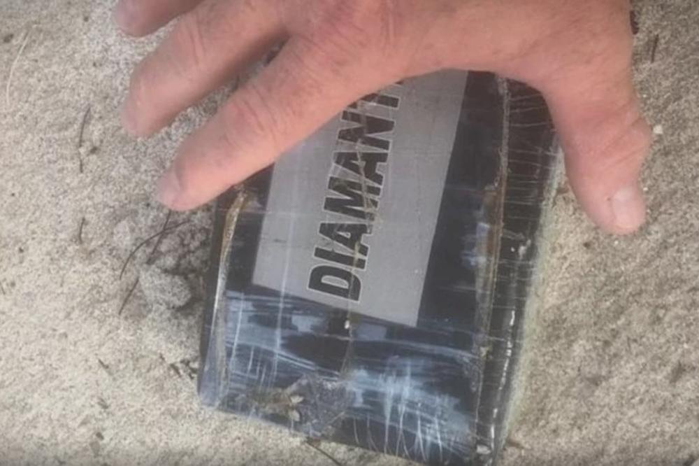 KOKAIN DOLETEO SA URAGANOM DORIJAN: Na plažama Floride prolaznici i policija našli pakete vredne 320.000 dolara