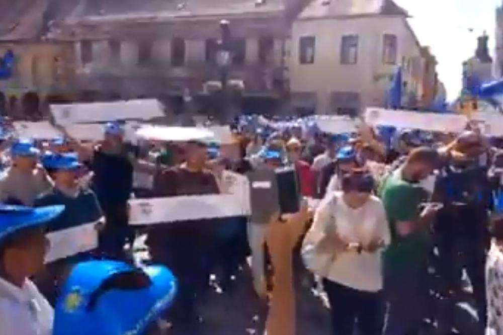 HRVATSKI PROSVETARI POBESNELI, IZAŠLI NA ULICE DA ŠTRAJKUJU: Više od 1.500 radnika u Zagrebu zatražilo povećanje plata (VIDEO)