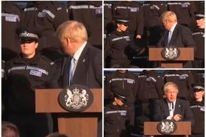 OKO NJEGA SVE PADA: Policajki pozlilo usred govora Borisa Džonsona (VIDEO)