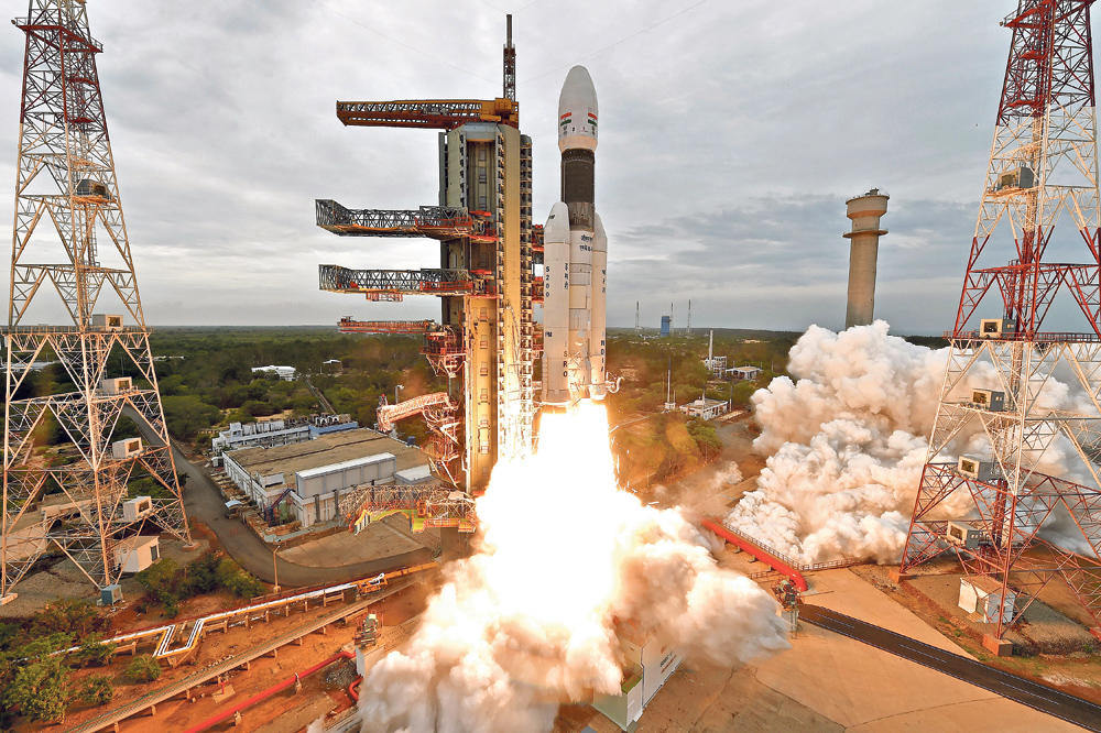 IZGUBLJEN KONTAKT SA LETELICOM: Indijski svemirski brod nestao u orbiti Meseca
