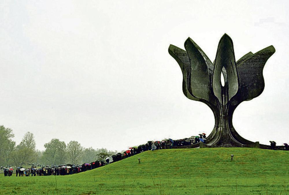 Jasenovac, spomenik