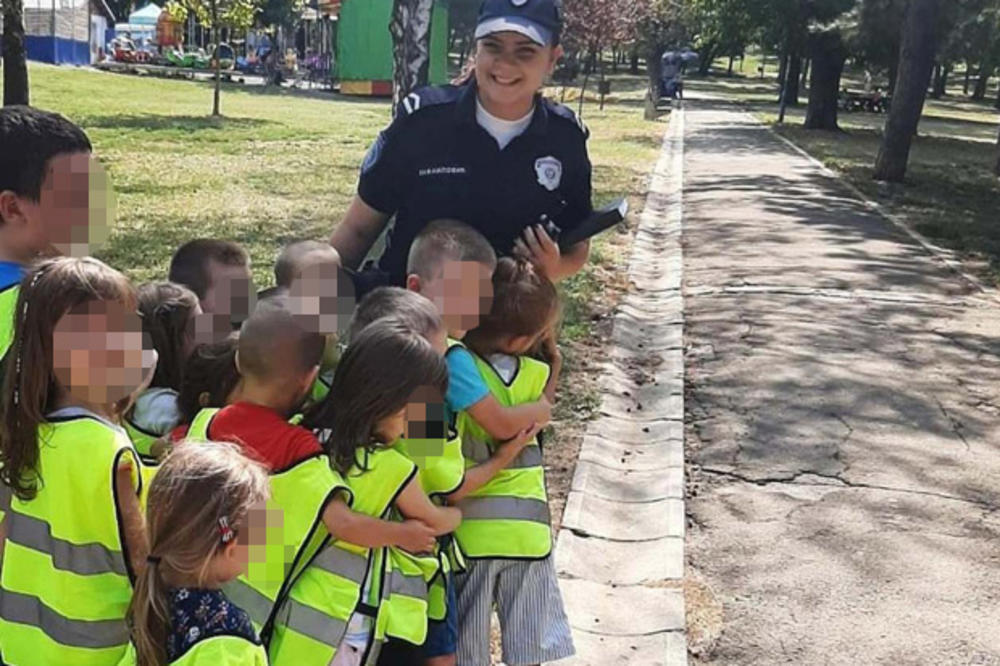 DONACIJE POLICAJCIMA ČIJA DECA KREĆU U PRVI RAZRED Milojević: Apel na bezbednost dece u saobraćaju!