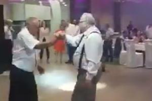 PLESNA TAČKA DESNIČARSKIH HOMOFOBA IZ HDZ: Šeks i Vice se držali za ruke, pa zamešali kukovima na svadbi u Hercegovini! (VIDEO)