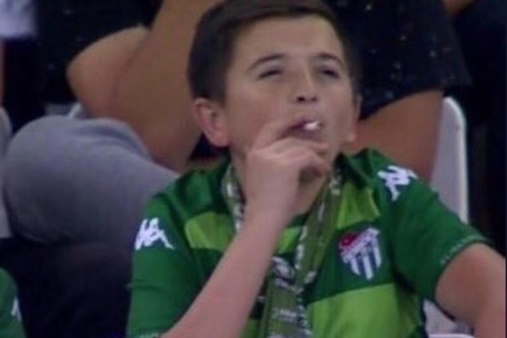 PRIČA KOJA JE ŠOKIRALA EVROPU! Dečak je pušio tokom utakmice: Očekivala se žestoka reakcija, a onda je usledio neverovatan obrt!