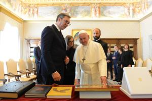 ISKAZANO ZADOVOLJSTVO ZBOG BILATERALNIH ODNOSA: Oglasio se Vatikan nakon sastanka Vučića i pape Franciska (FOTO)