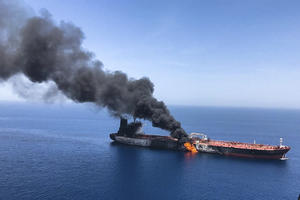 EKSPLOZIJA NA IRANSKOM NAFTNOM TAKNERU KOD DŽEDE: Sumnja se na teroristički napad! Nafta curi u more!