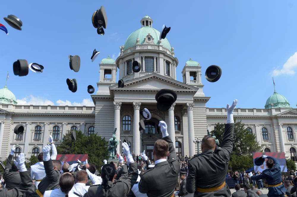 SRBIJA DOBILA NAJMLAĐU GENERACIJU OFICIRA Milićević: Čuvaćemo mir i slobodu (FOTO)