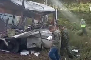 HOROR U RUSIJI: U sudaru kamiona i autobusa 7 mrtvih i 28 povređenih (VIDEO)
