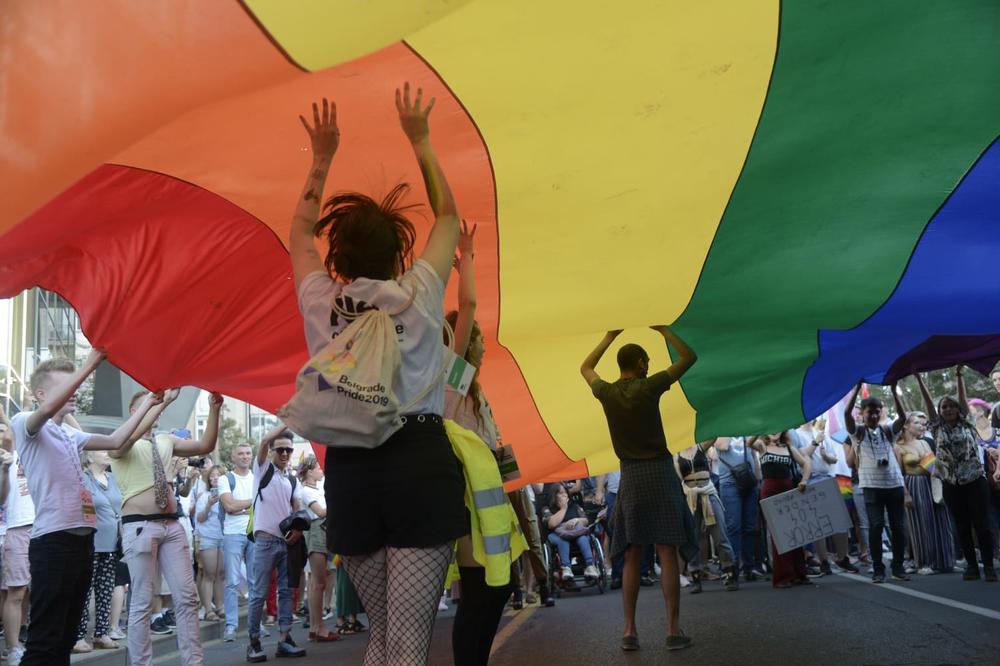 RUSIJA SPREMA ZAKON PROTIV LGBT PROPAGANDE I PEDOFILIJE: Kazne od 50 hiljada do 10 miliona rubalja, strancima sledi i PROTERIVANJE