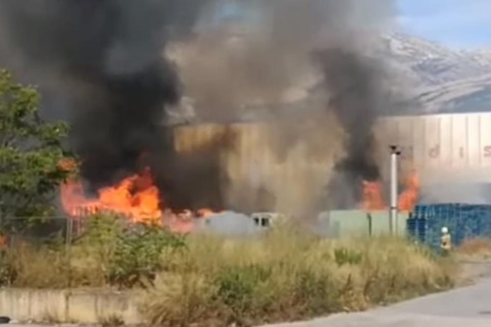 VATRENA STIHIJA I DETONACIJE U SPLITU: Zapalio se transportni terminal, veliki broj vozila u plamenu (VIDEO)