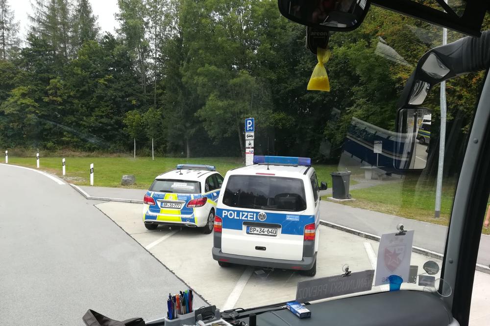 BEZ PROTEKCIJA! Nemačka policija RIGOROZNA prema srpskim novinarima koji prate Zvezdu! (FOTO)