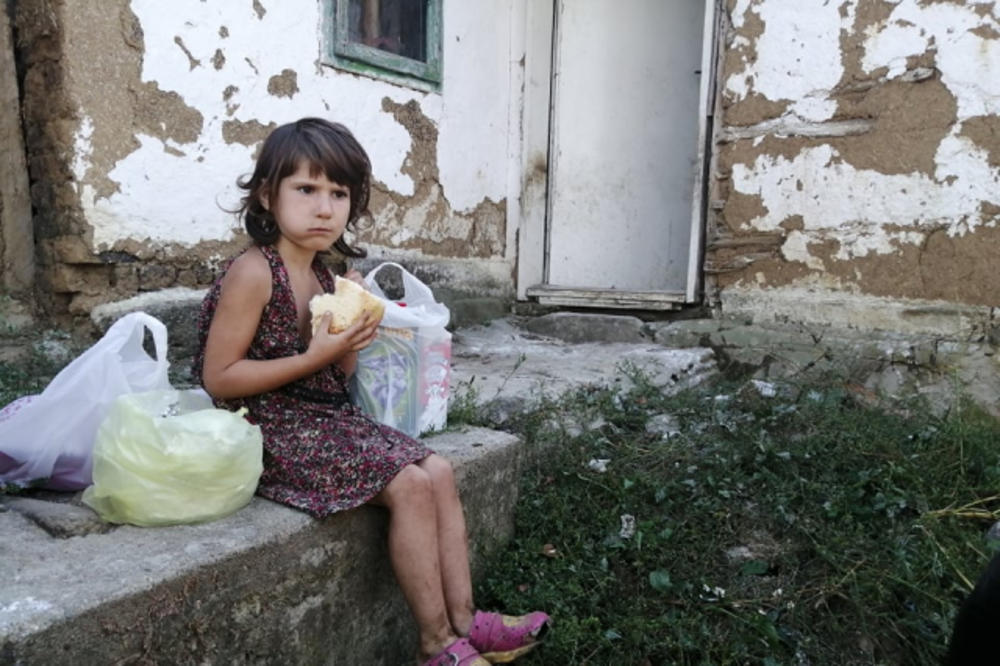 SAMO ŽELI DA IMA DA JEDE: Tijana (5) živi sa mamom u najvećoj bedi: Volela bih da imam kuću i pileću džigericu, to najviše volim da ručkam! SRCE DA VAM PUKNE (FOTO)