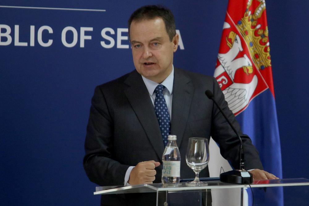 SKANDAL DAČIĆ IZVREĐAO KOMESARA EU: Oliver Varhelji napustio sastanak u Vladi, ministar kaže da je sve preuveličano