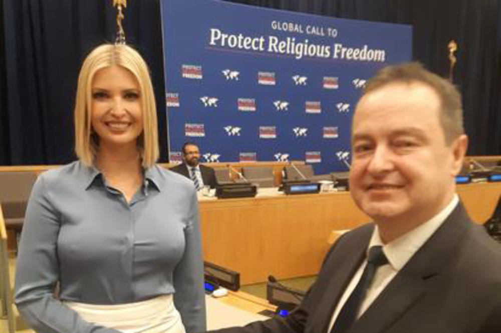 BEZ BRUSA HRABRO ISPRED DAČIĆA: Slika rukovanja Ivanke Tramp i ministra spoljnih poslova Srbije postala je HIT na internetu (FOTO)
