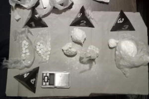 PAO DILER U KRAGUJEVCU: Uhapšen mladić (20), u stanu mu pronašli veliku količinu ekstazija i amfetamina (FOTO)