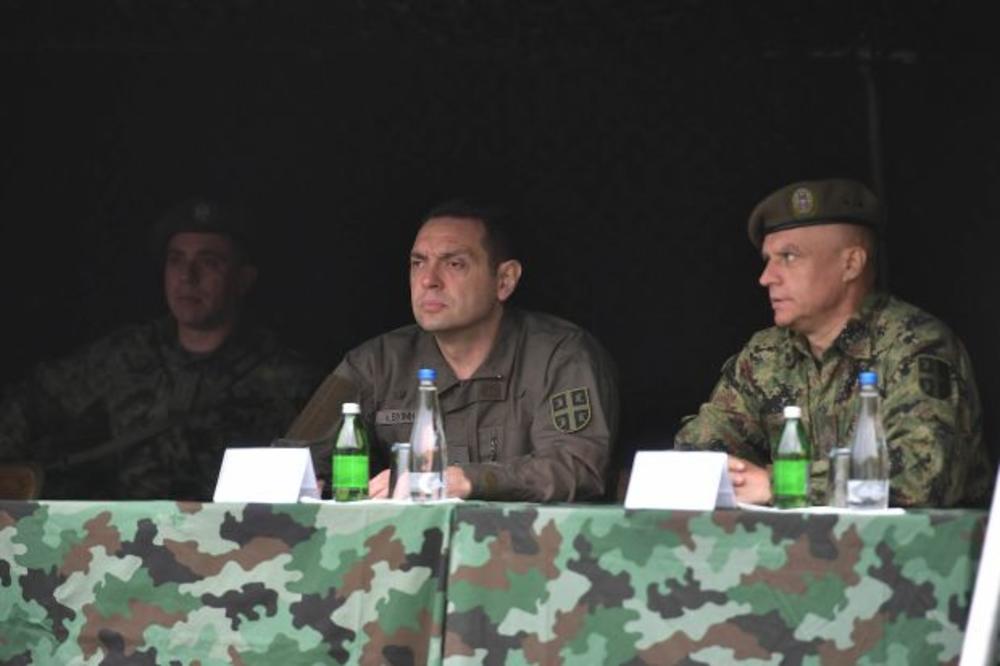 VOJSKA SE OBUČAVA SVAKOG DANA! Vulin: Vojska Srbije je garant mira, nezavisnosti i našeg načina života, ali i prava da budemo slobodni (FOTO)