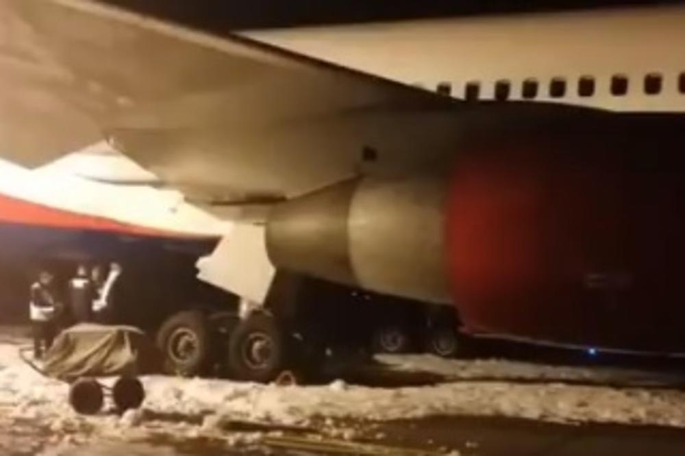 DRAMA NA RUSKOM AERODROMU: Zapalio se avion tokom sletanja, 344 putnika bila u smrtnoj opasnosti! (VIDEO)