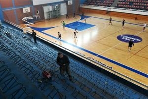 POSLE TRI DECENIJE STIŽU NOVE STOLICE NA TRIBINE: Počela rekonstrukcija sportske hale Lagator u Loznici (FOTO)
