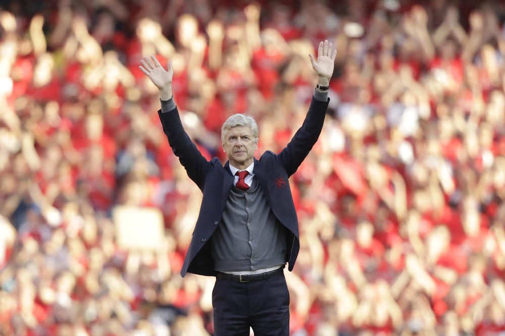 PROFESORA STIGLE GODINE: Legendarnom treneru Arsenala  izgleda ne prija penzija! FOTO