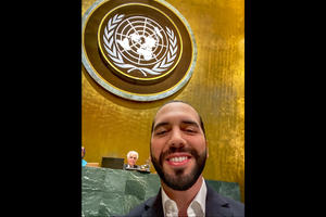PREDSEDNIK EL SALVADORA ODRŽAO PRVI GOVOR U UN, A O NJEGOVOM POTEZU PRIČA CEO SVET: Samo sekund da napravim selfi! (FOTO, VIDEO)