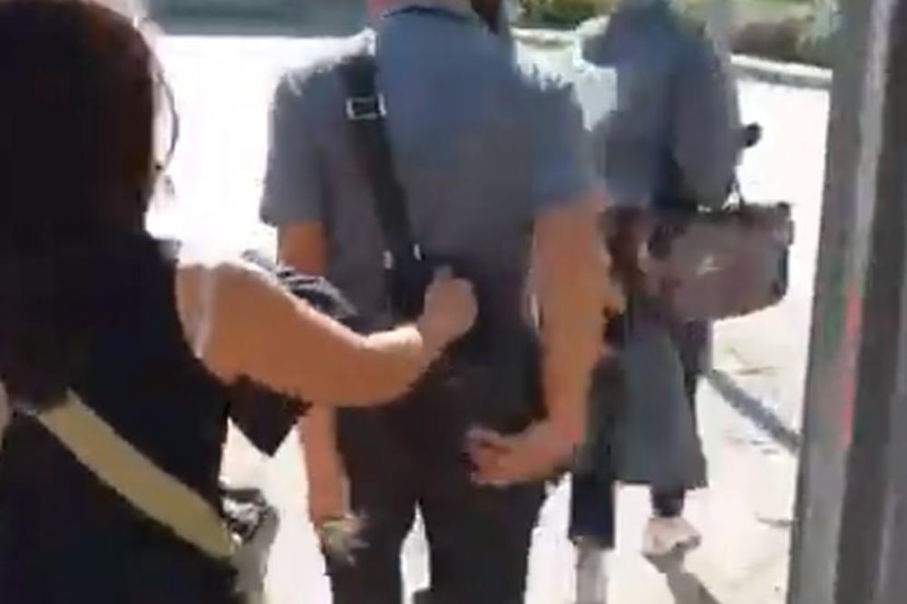 UVEŽBANI TANDEM: Ovako džeparoši u Mostaru pljačkaju turiste usred bela dana! (VIDEO)